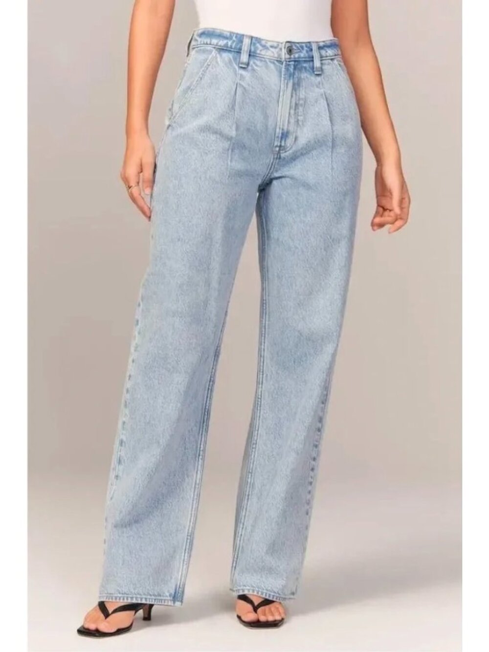 Abercrombie & Fitch Light Curve Love The Loose High Rise Pleated Jeans